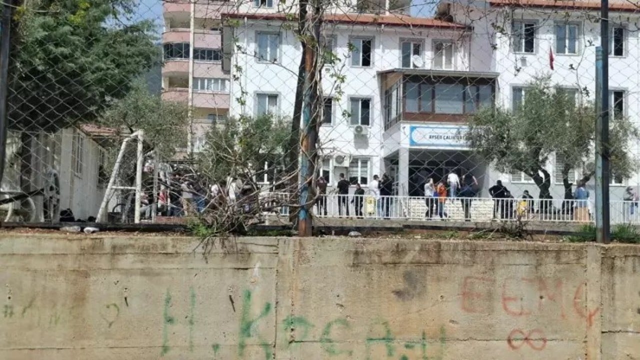 Foto - Cani saldırı sonrası canlı yayında bir müdür yardımcısı kendini ihbar etti! İsmail Kılıçarslan şok içinde aktardı