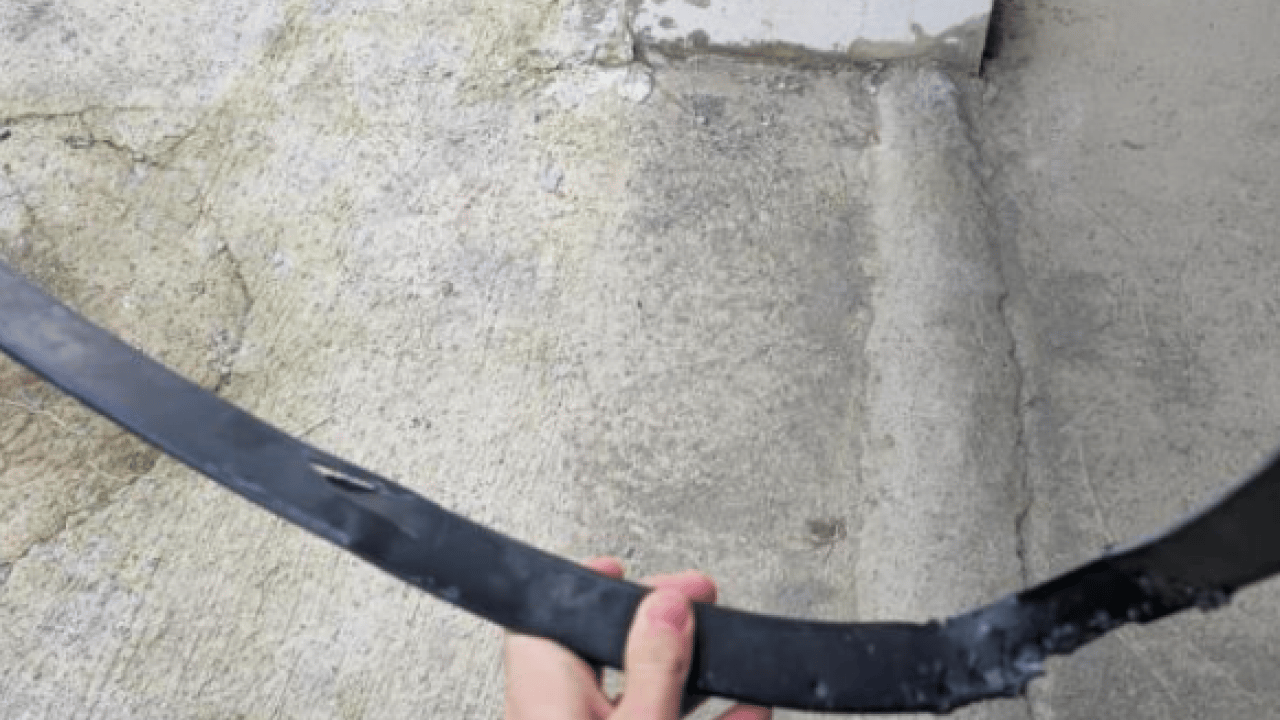 Foto - Canımızın tehlikesi bitmeden malımız da tehlikeye girdi! Sokak köpekleri park halindeki araçlara zarar verdi