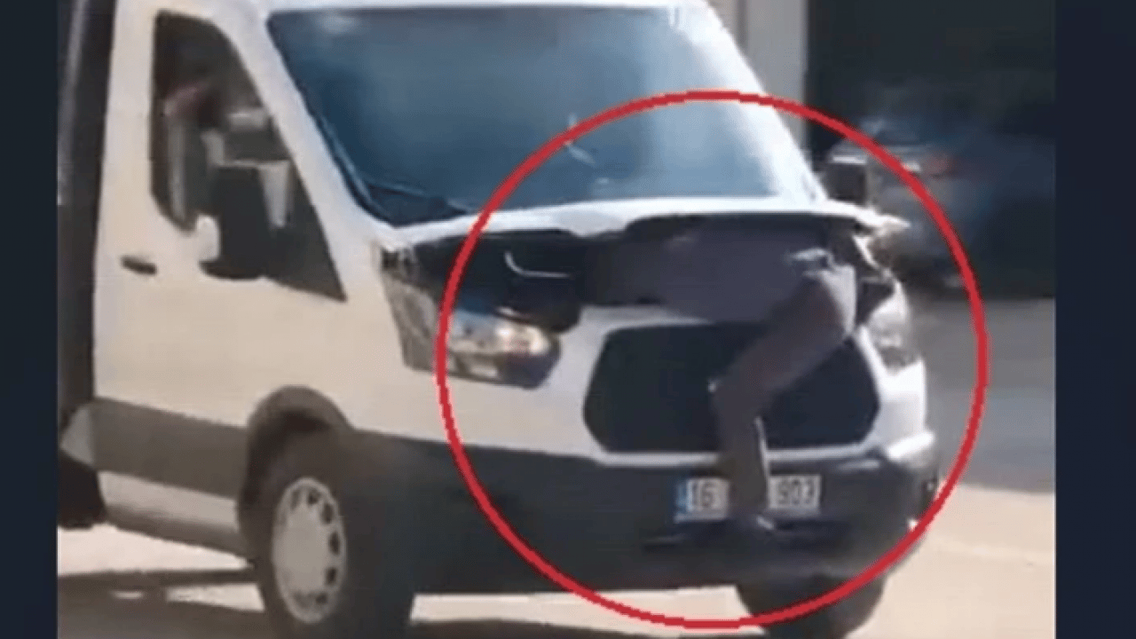 Foto - Canını hiçe saydı, arızayı buldu! Usta aracı seyir halindeyken tamir etti: Müşteriyi büyük maliyetten kurtardı