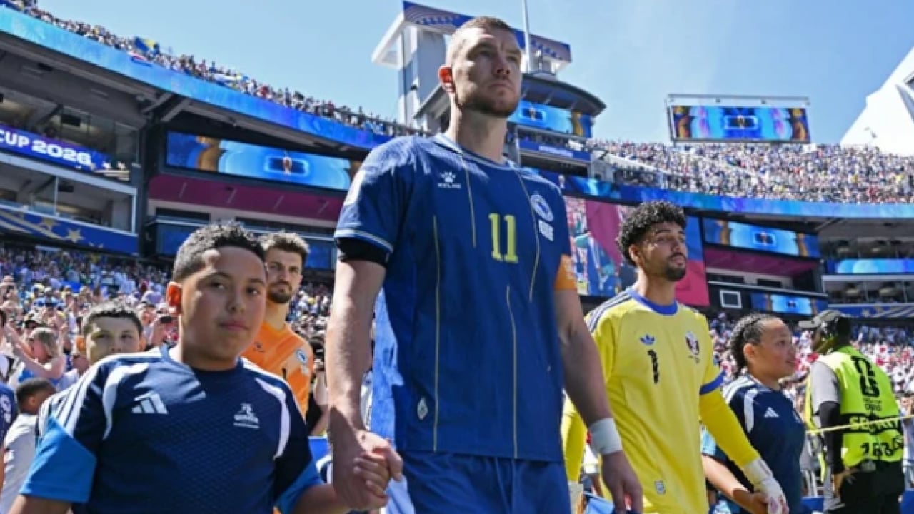 Canlı yayında Bosna'yı küçümsemişti: Edin Dzeko küstah spikere cevap verdi!