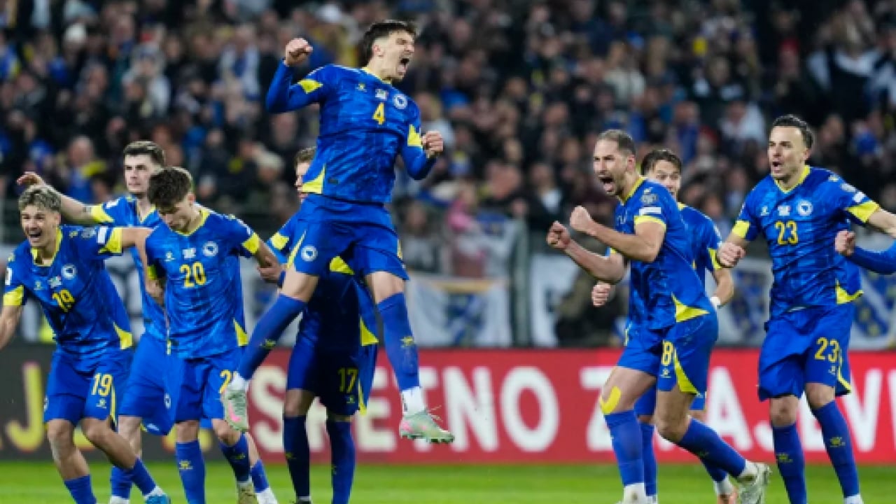 Foto - Canlı yayında Bosna'yı küçümsemişti: Edin Dzeko küstah spikere cevap verdi!
