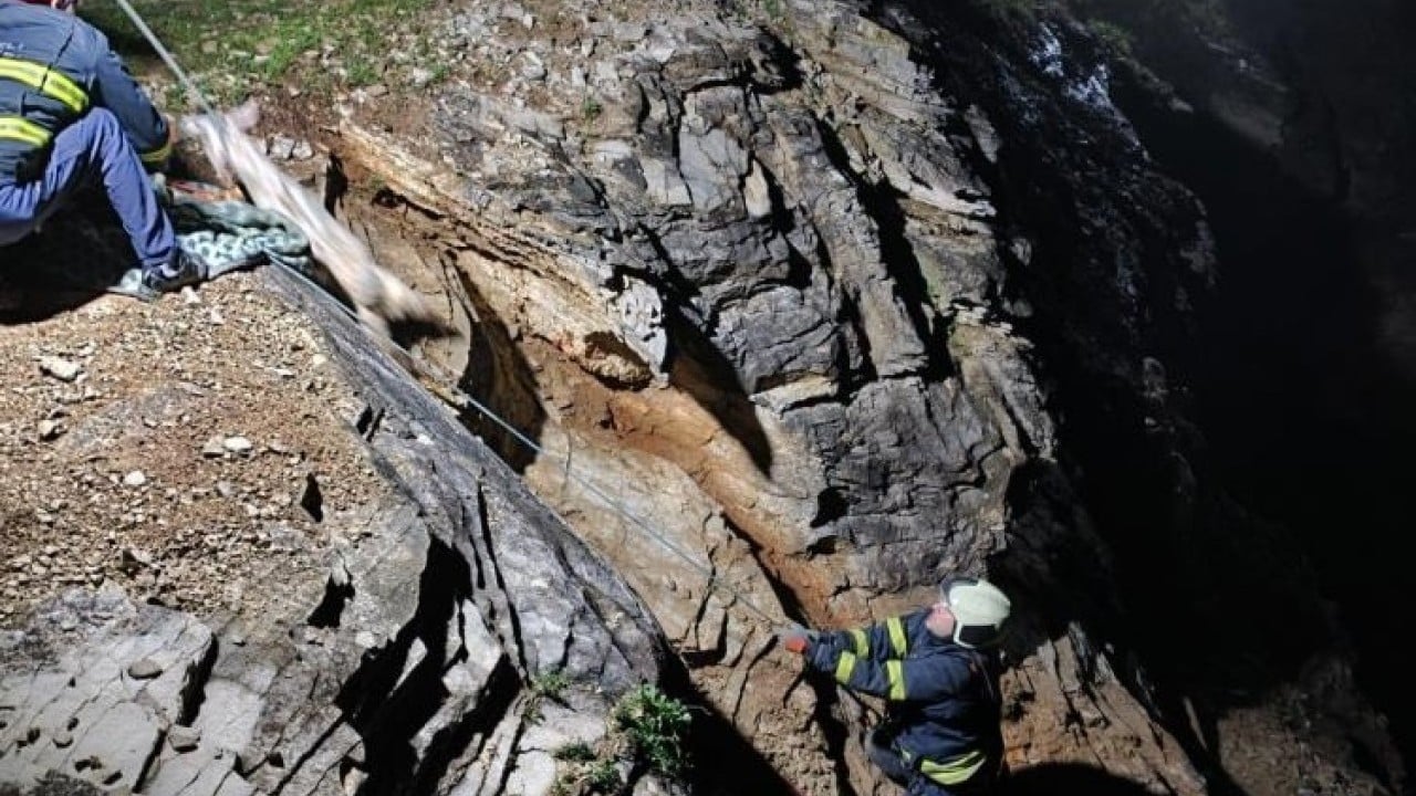 Foto - Cansiparane müdahale ettiler 3 saat süren keçi kurtarma operasyonu