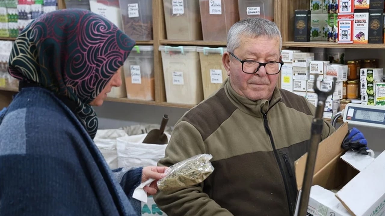 Foto - Çare olabilir: Çareyi vatandaşlar bitki çaylarında buldu! Günde 1 kaşık pekmez soğuk havalara geçit vermiyor... 