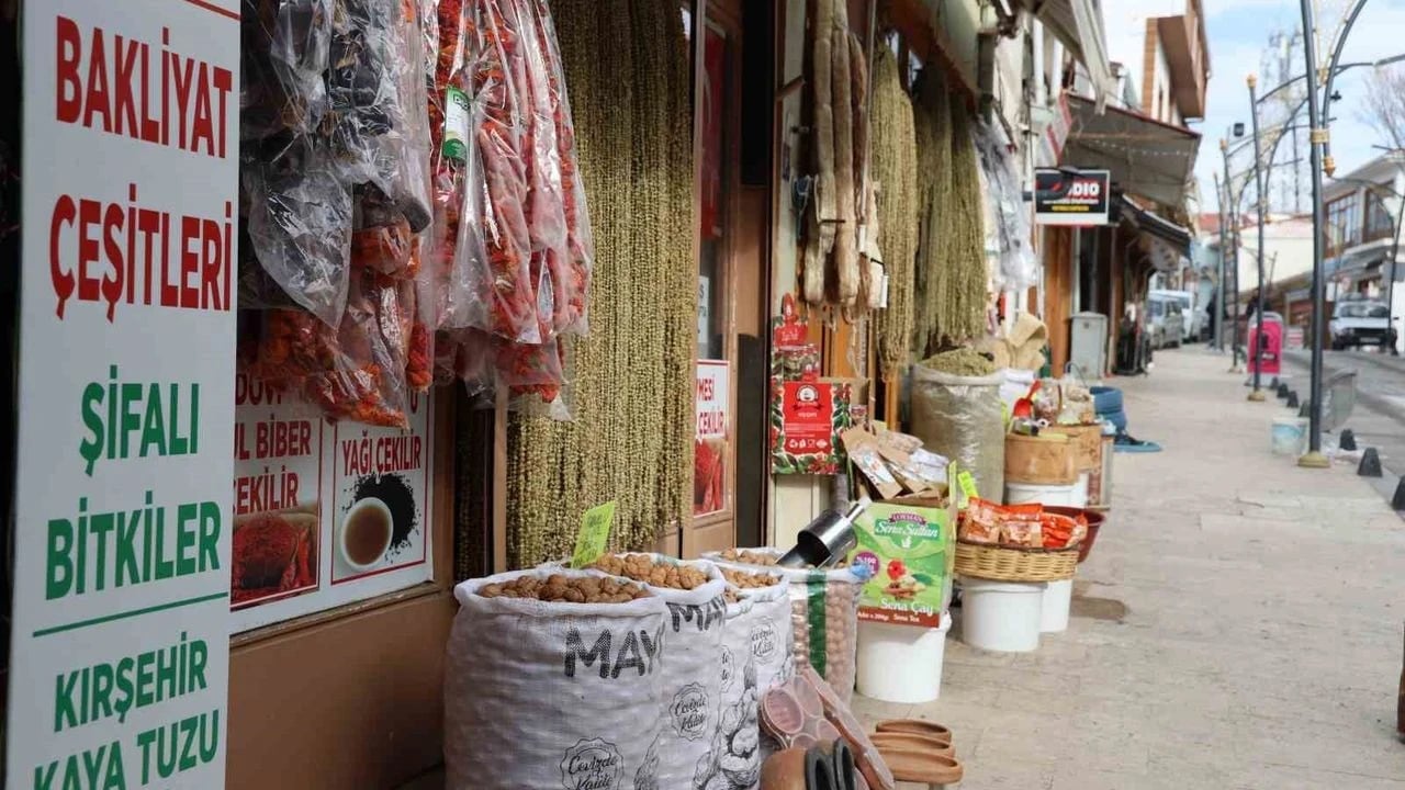 Foto - Çare olabilir: Çareyi vatandaşlar bitki çaylarında buldu! Günde 1 kaşık pekmez soğuk havalara geçit vermiyor... 