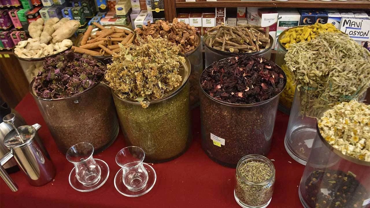 Çare olabilir: Çareyi vatandaşlar bitki çaylarında buldu! Günde 1 kaşık pekmez soğuk havalara geçit vermiyor... 