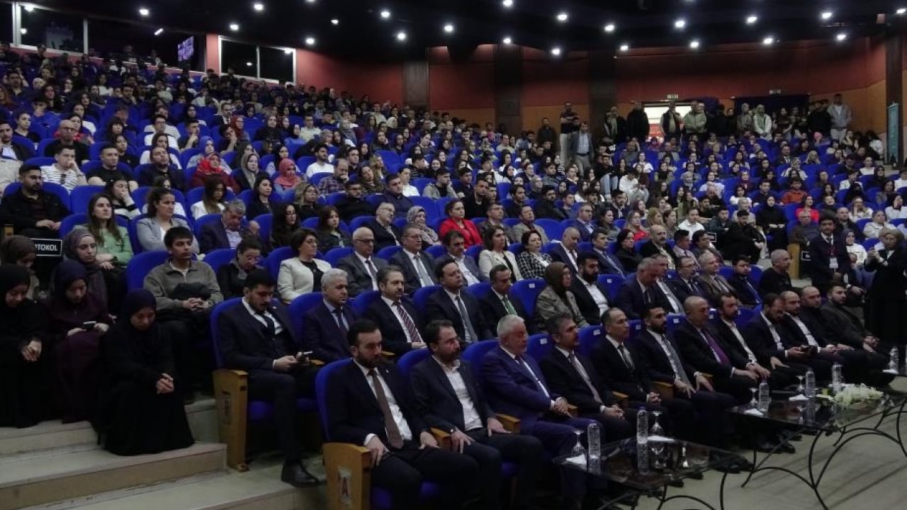 Foto - Çavuşoğlu'ndan şer odaklarına muhtıra: Müslümanlara karşı kurulan ittifakların ensesindeyiz