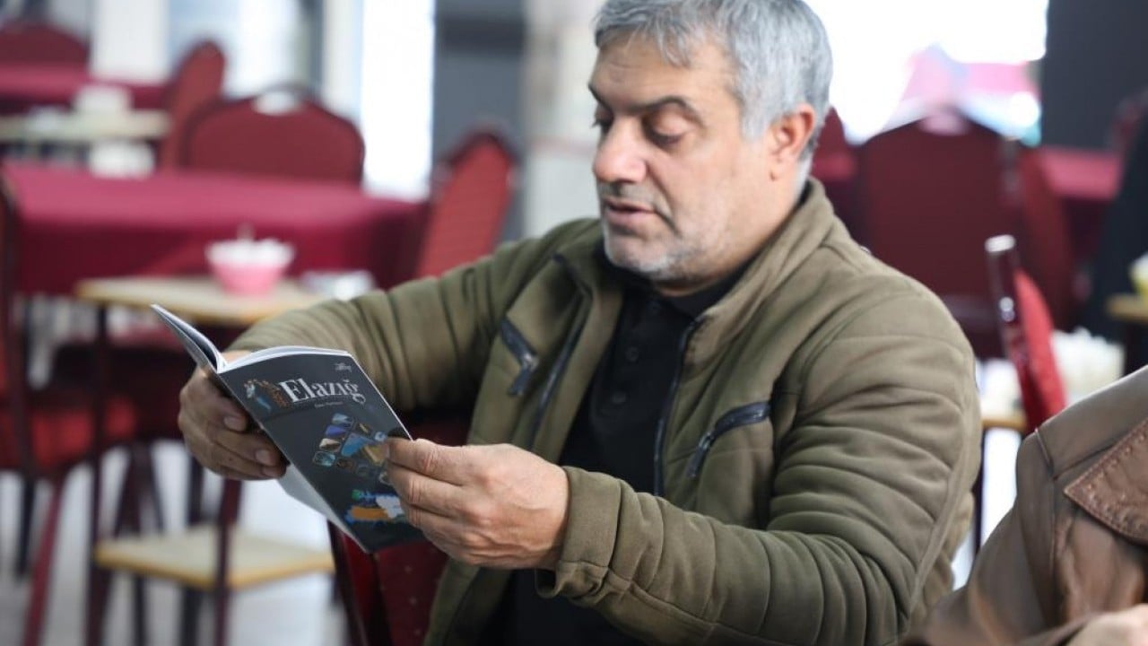 Foto - Çay, kahve ve kitap okuma keyfi O şehirde her kahvehaneye bir kitap köşesi