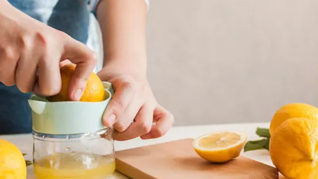 Foto - Çay kaşığı yetiyor: Çamaşır makinesi kullananların yaptığı 7 kritik hata! Sararan beyaz çamaşırlar için bunu yapın
