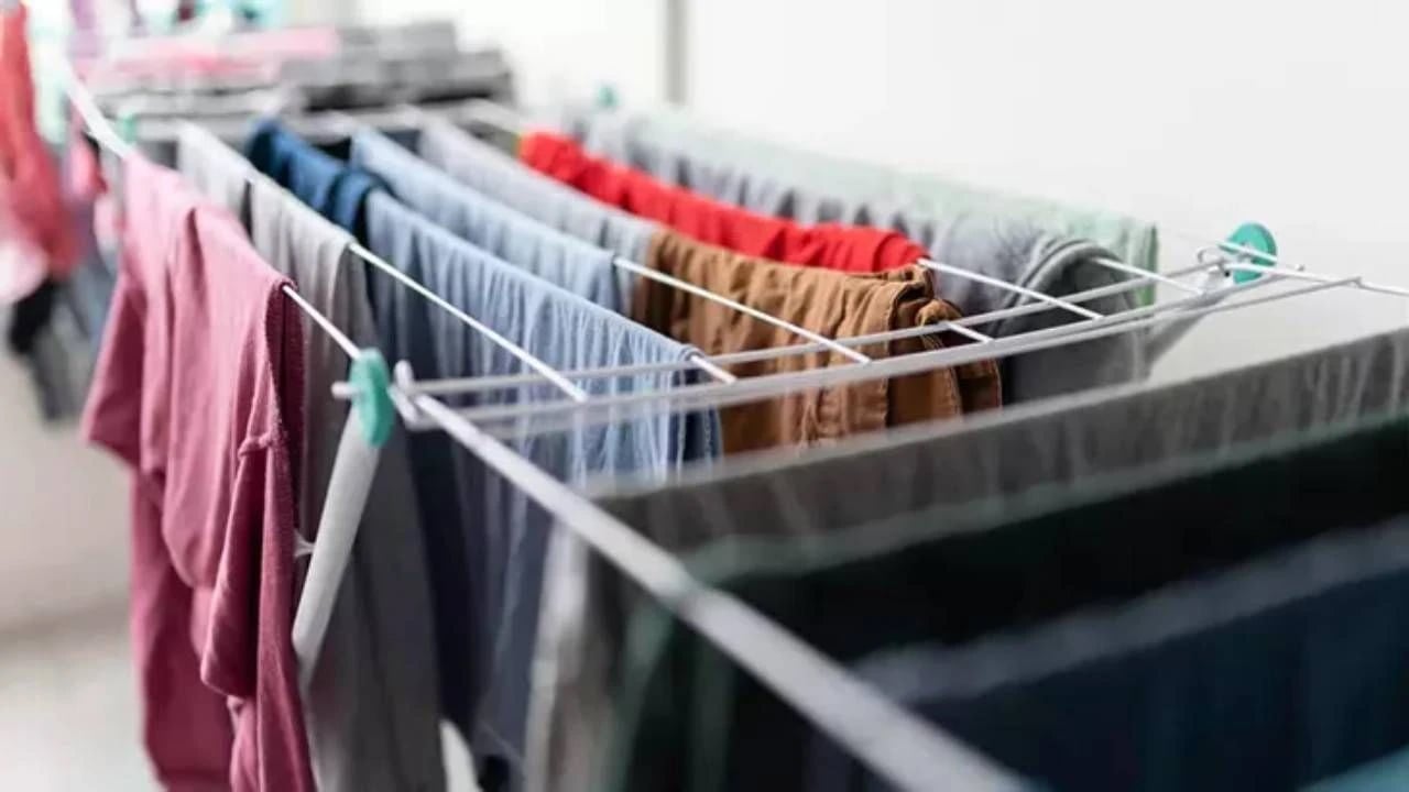 Foto - Çay kaşığı yetiyor: Çamaşır makinesi kullananların yaptığı 7 kritik hata! Sararan beyaz çamaşırlar için bunu yapın