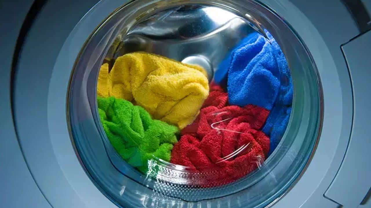 Foto - Çay kaşığı yetiyor: Çamaşır makinesi kullananların yaptığı 7 kritik hata! Sararan beyaz çamaşırlar için bunu yapın
