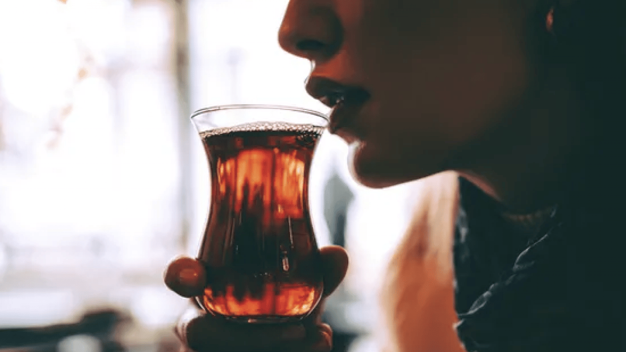 Foto - Çay'da kafein var mı? Günün her saatinin vazgeçilmezi! Çay içerseniz...