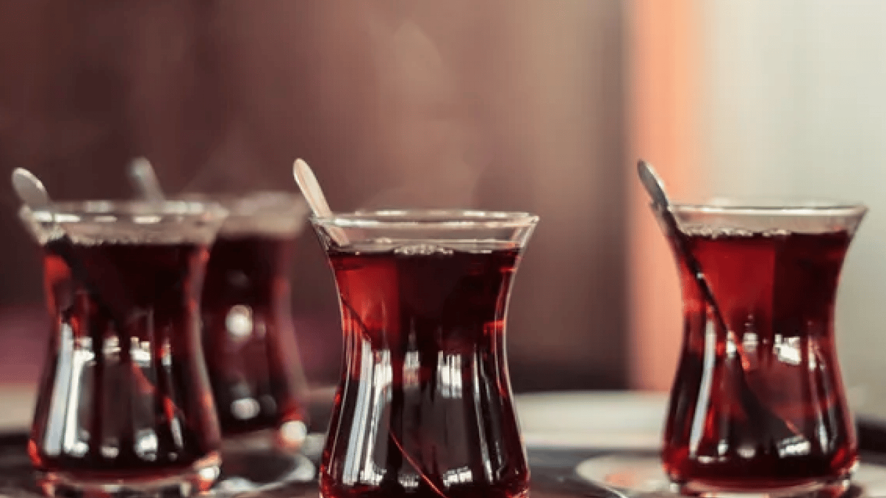 Foto - Çay'da kafein var mı? Günün her saatinin vazgeçilmezi! Çay içerseniz...