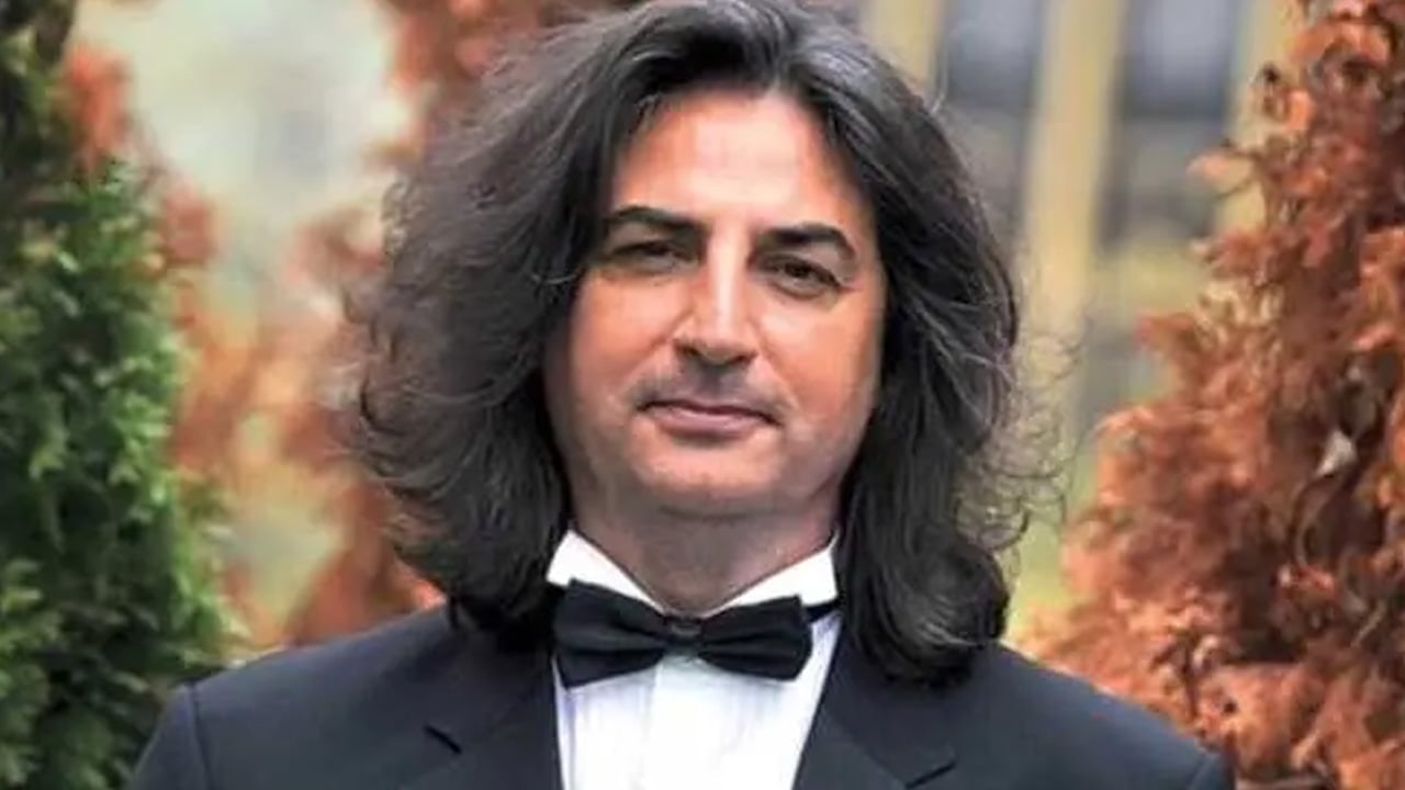 Foto - Çelik Erişçi, balık pazarda banyo lifi sattı: Şarkıcı Tezgâhın başına geçti