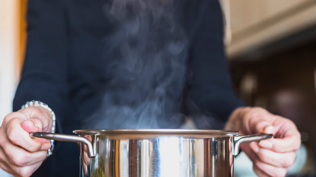 Foto - Çelik tencelerin tekrar yepyeni görünmesini nasıl sağlarım? Paslanmaz çelik temizlenmesinde bunu yapın