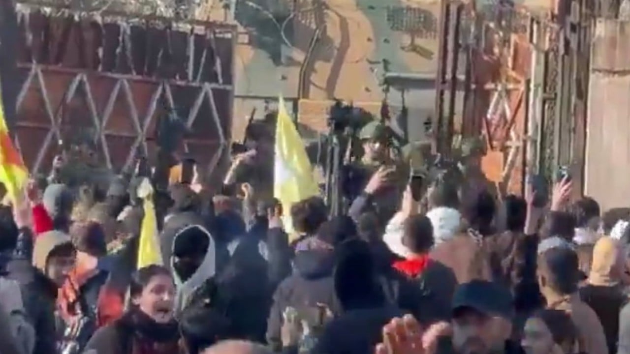 Foto - Cem Küçük çileden çıktı: Sizdeki bu utanmazlık ne zaman bitecek?