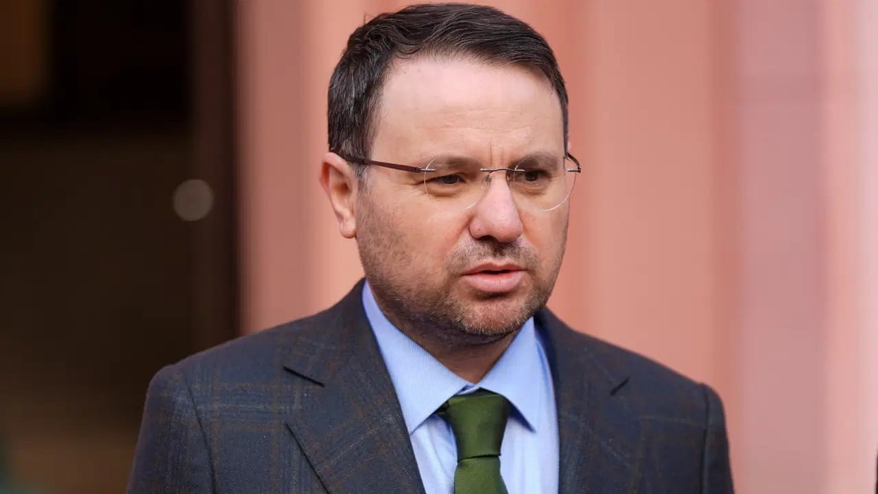 Foto - Cem Küçük devlet içinde yaşanan akılalmaz olay karşısında şok yaşadı: Buna nasıl cesaret ediyorlar