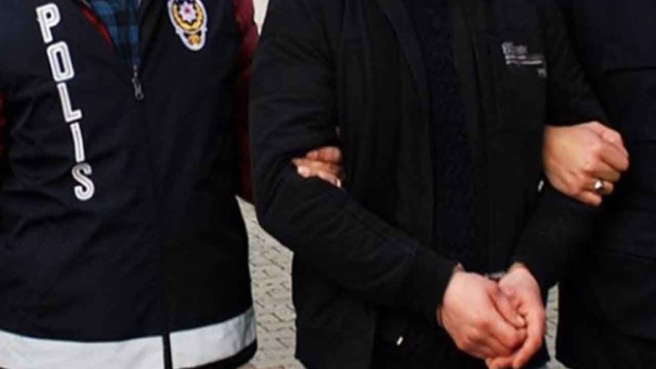 Foto - Cem Küçük devlet içinde yaşanan akılalmaz olay karşısında şok yaşadı: Buna nasıl cesaret ediyorlar