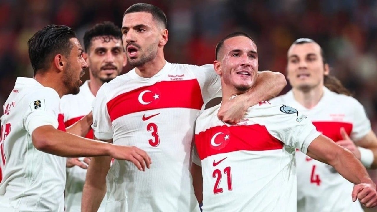Foto - Cem Küçük villa meselesine isyan etti: Başarısızsın eleştirileceksin bu kadar basit