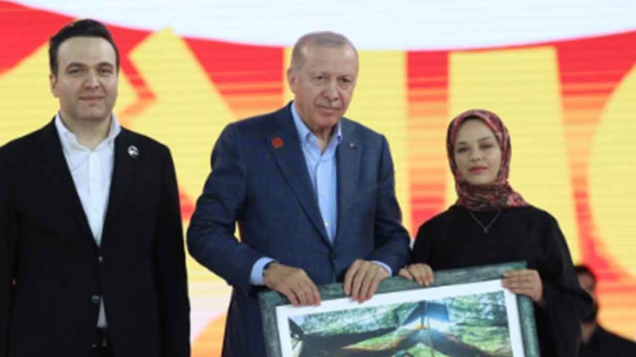 Foto - Cem Küçük'ten veryansın: AK Parti'ye küfreden fırdöndüler için bu kesimi kaybetmemek lazım