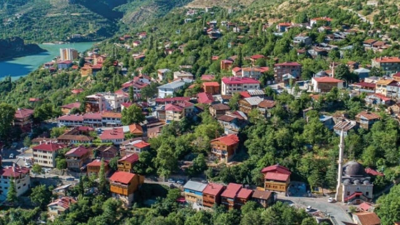 Foto - Cennete Açılan Kapı: Kemaliye'de wingsuit sporcularından nefes kesen atlayışlar