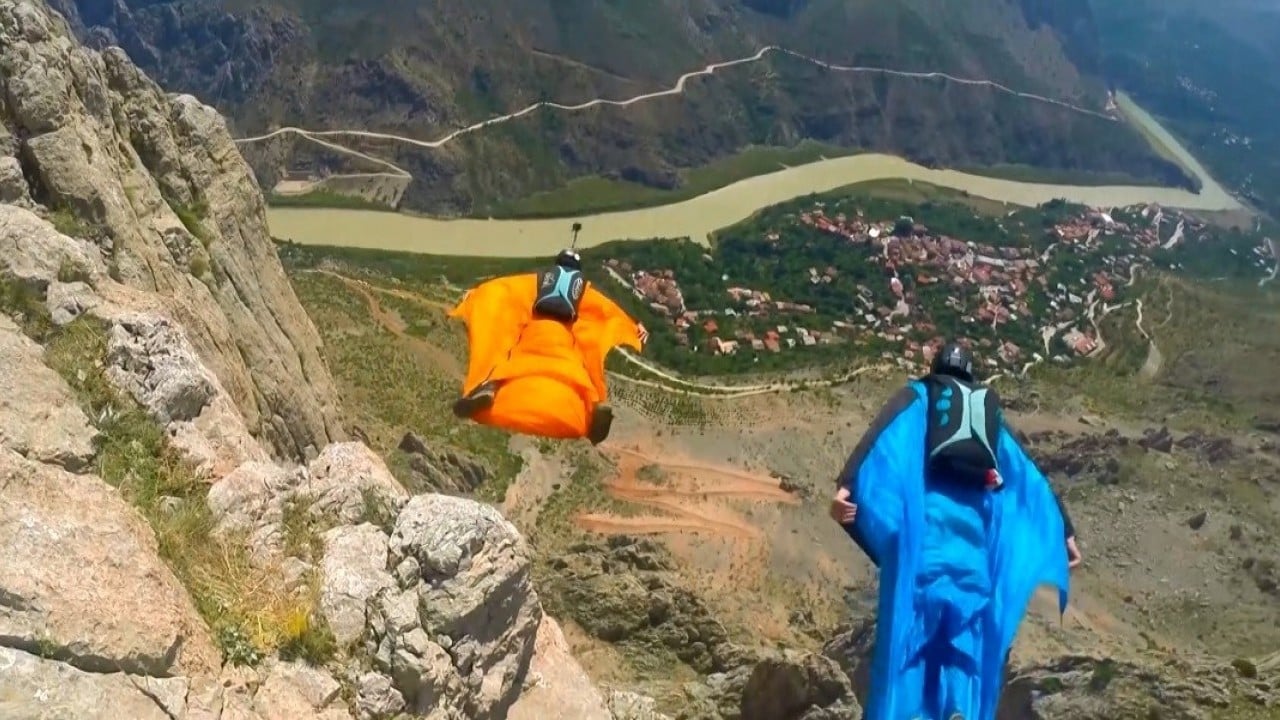 Foto - Cennete Açılan Kapı: Kemaliye'de wingsuit sporcularından nefes kesen atlayışlar