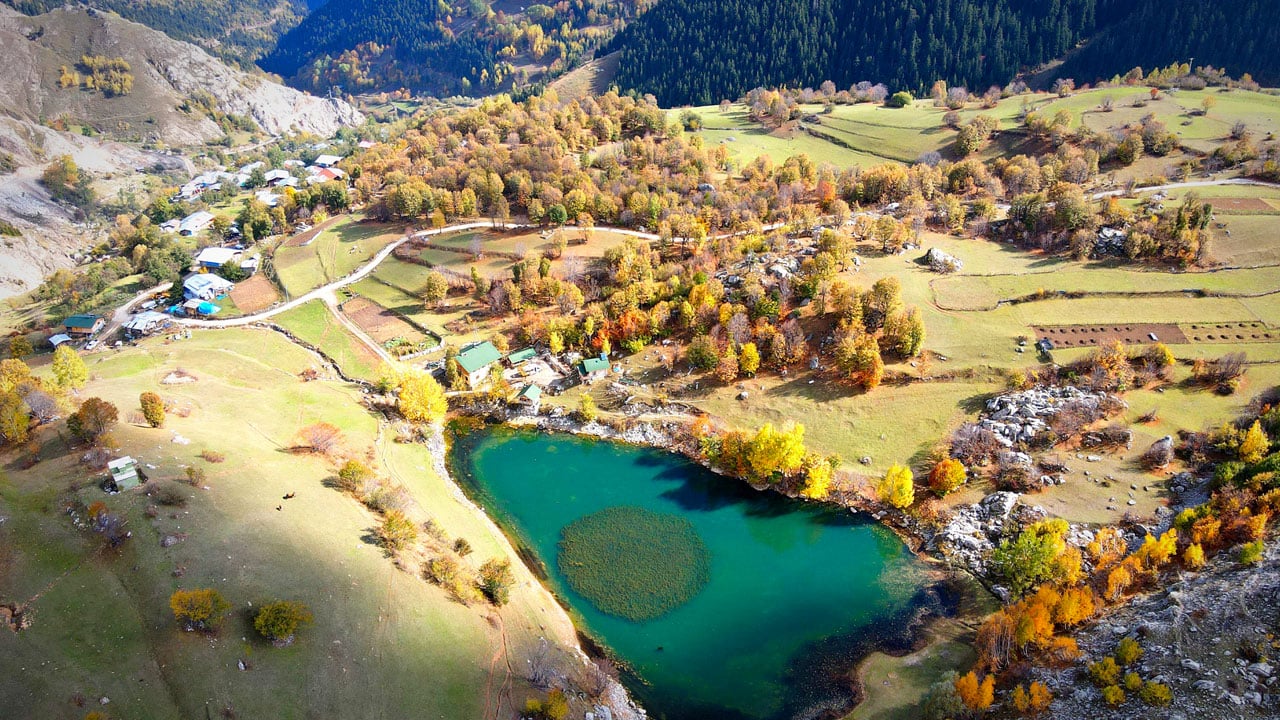 Cennetten bir köşe: Şavşat sonbaharda kartpostala döndü