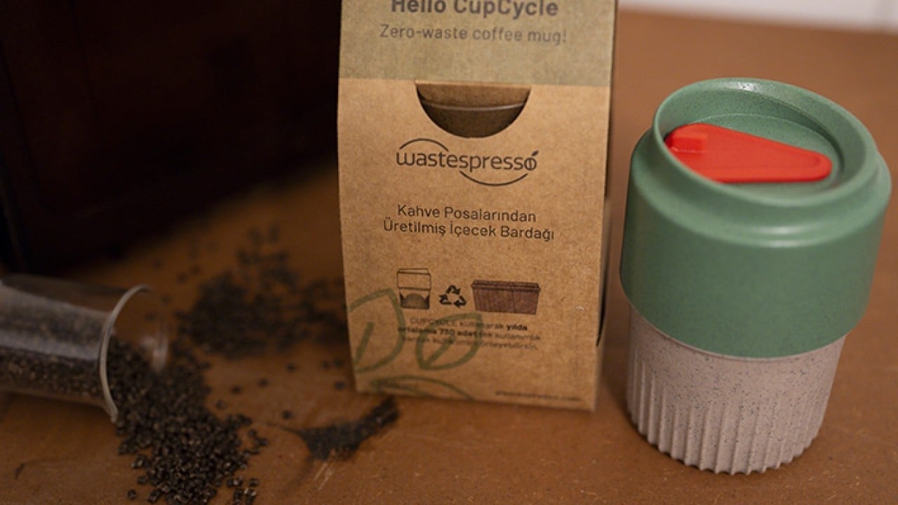 Foto - Çevre dostu ürüne dönüştürüyor Kahve posasıyla ekonomiye destek plastiğe savaş