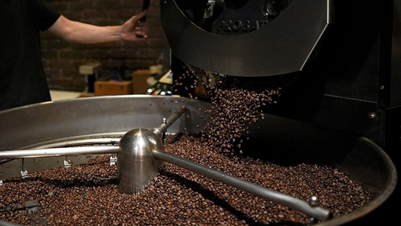 Foto - Çevre dostu ürüne dönüştürüyor Kahve posasıyla ekonomiye destek plastiğe savaş