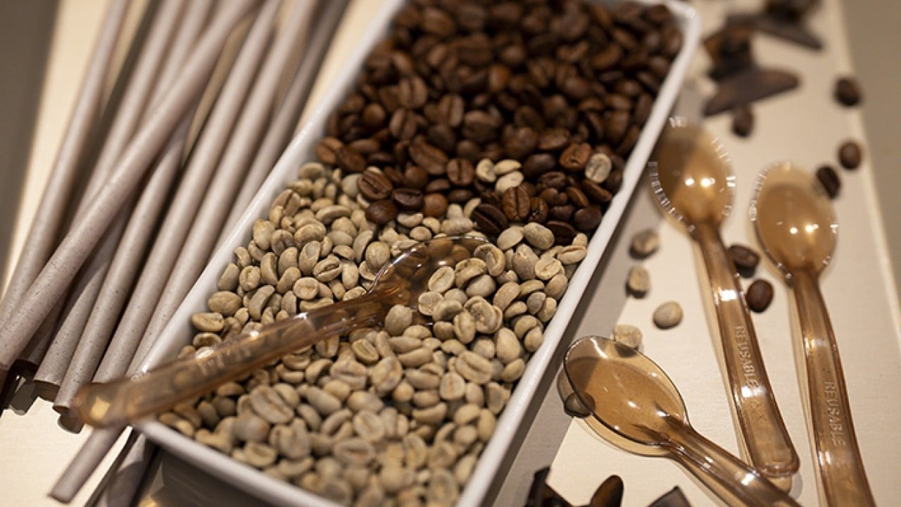 Foto - Çevre dostu ürüne dönüştürüyor Kahve posasıyla ekonomiye destek plastiğe savaş