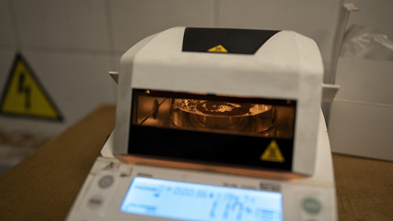 Foto - Çevre dostu ürüne dönüştürüyor Kahve posasıyla ekonomiye destek plastiğe savaş