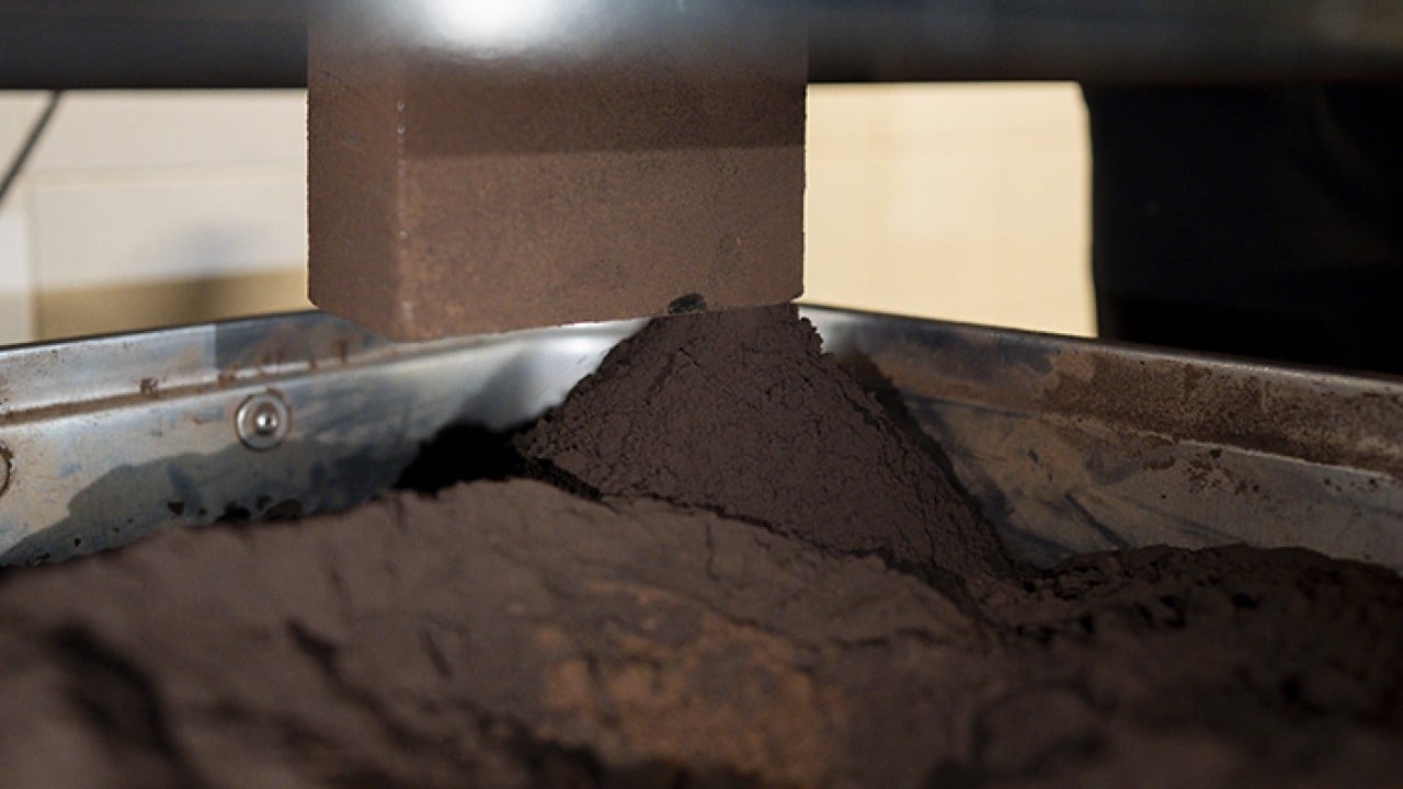 Foto - Çevre dostu ürüne dönüştürüyor Kahve posasıyla ekonomiye destek plastiğe savaş