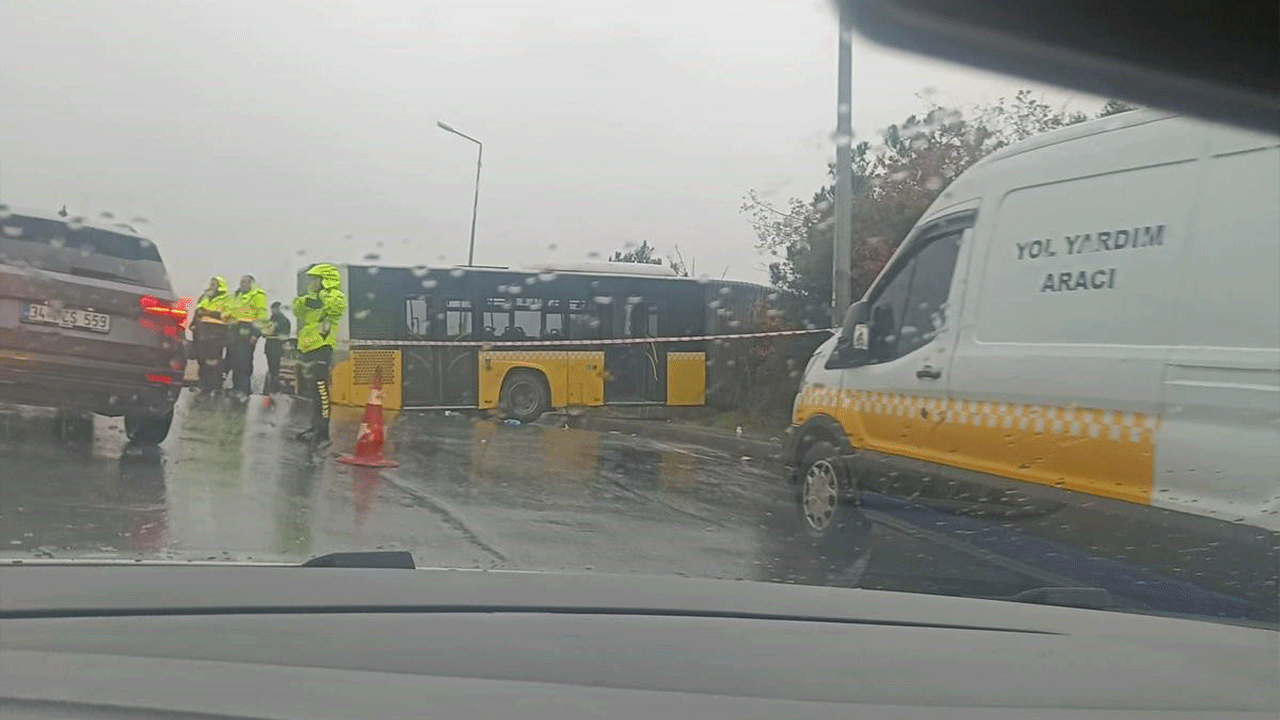 Foto - CHP geldi geleli belasız gün yok! İETT otobüsü yine uçuşa geçti