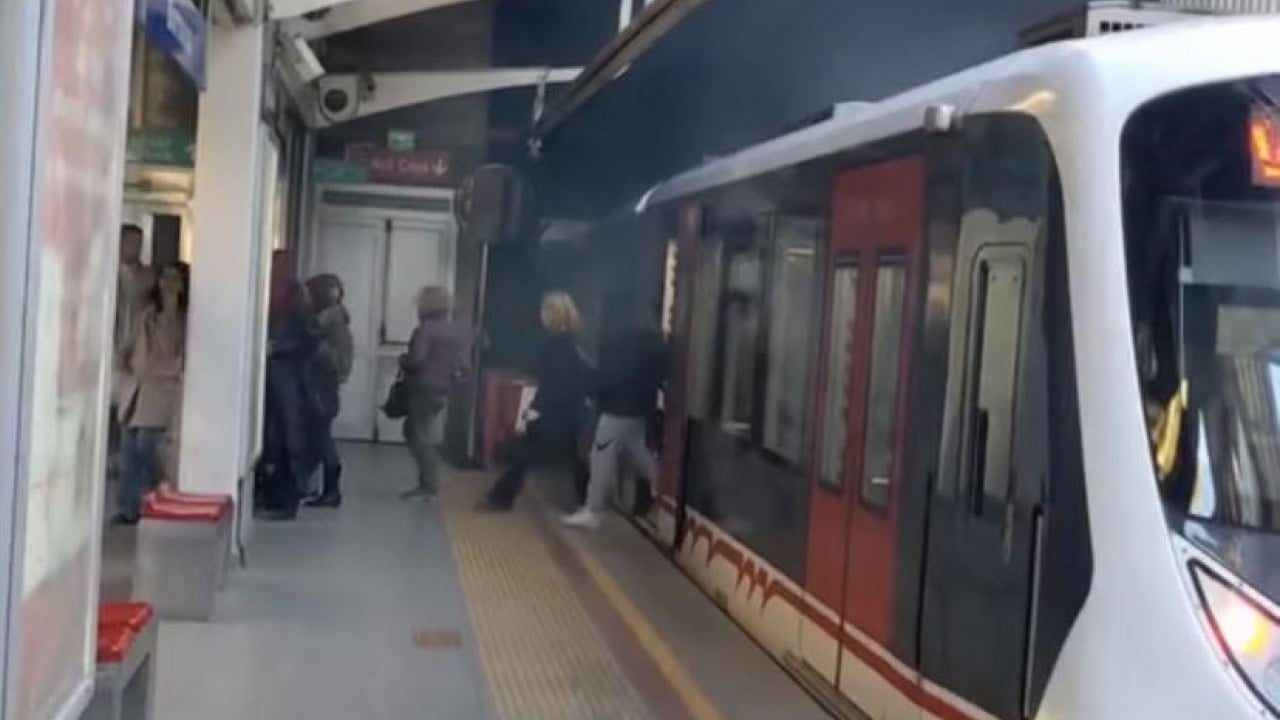 Foto - CHP ile yoldan çıkan İzmir'de metro vagonu da raydan çıktı Beceriksizlik zirve yaptı