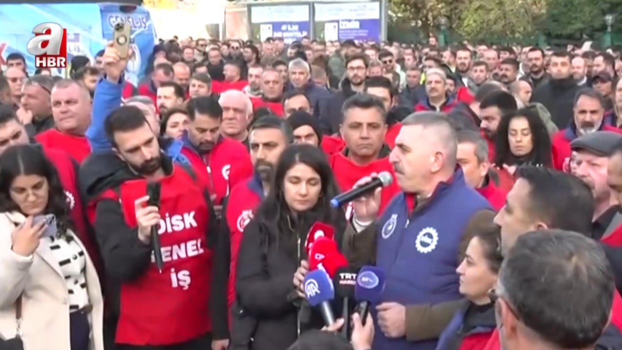 Foto - CHP sayesinde daha neler göreceğiz neler! ‘Çıplak maaş'a karşı çıplak ayaklı eylem