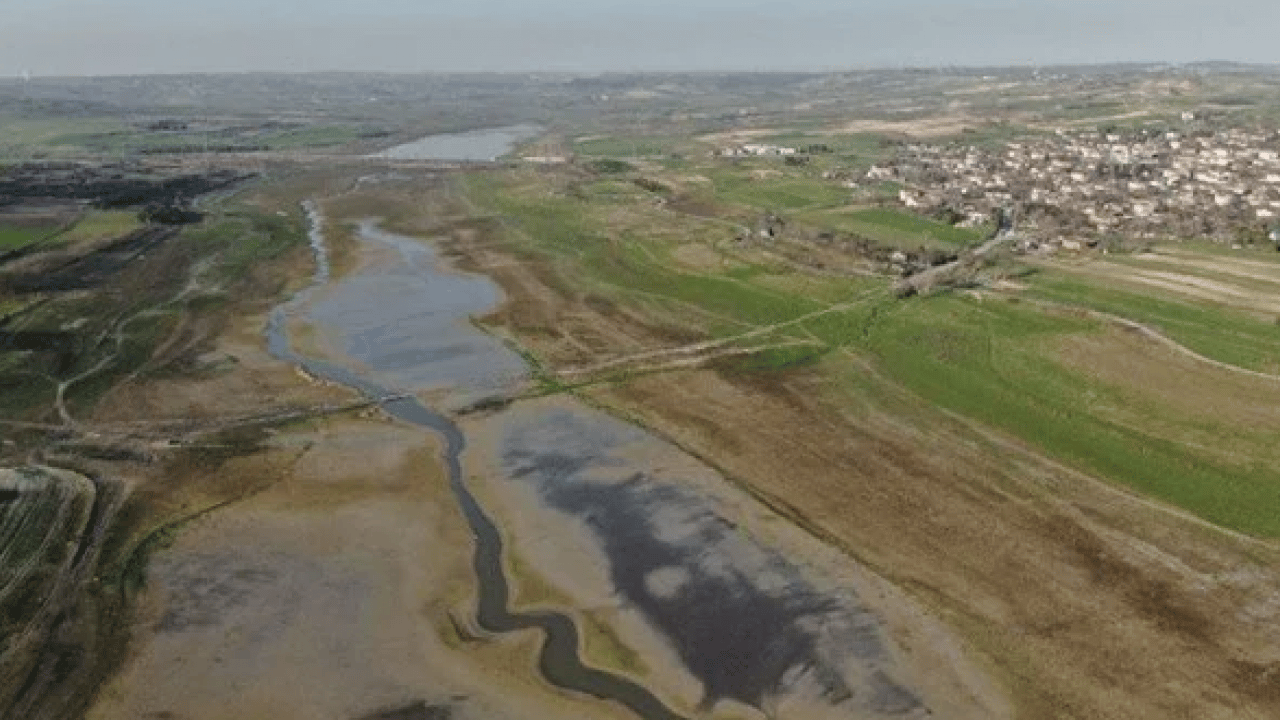 Foto - CHP yönetimindeki İstanbul’da su iflası: Barajlar kuruyor, şehir çöle dönüyor