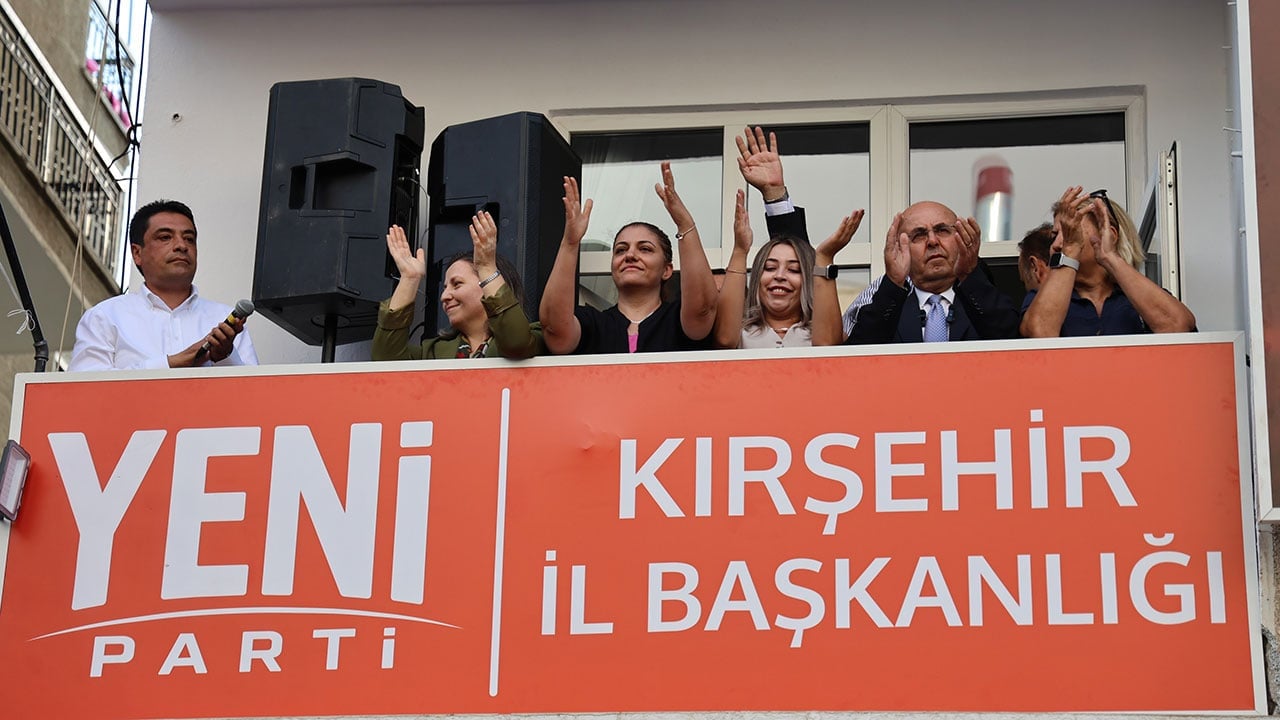 Foto - CHP'de bir toplu istifa depremi daha! Belediye başkanı meclis üyeleriyle birlikte zehir zemberek sözlerle ayrıldı!