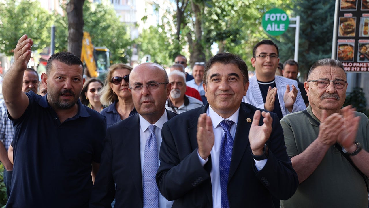 Foto - CHP'de bir toplu istifa depremi daha! Belediye başkanı meclis üyeleriyle birlikte zehir zemberek sözlerle ayrıldı!