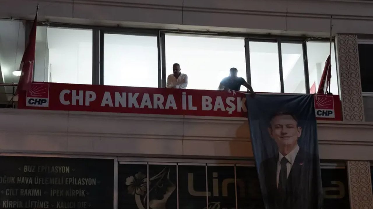 Foto - CHP’de büyük kavga! Birbirlerine girdiler, polis zor ayırdı