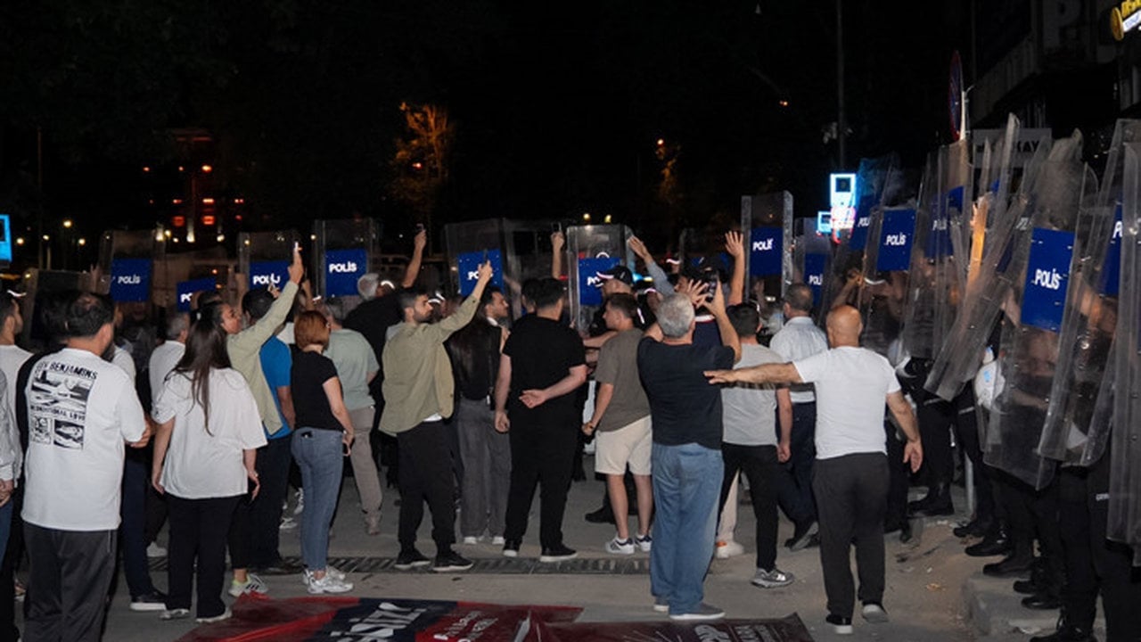 Foto - CHP’de büyük kavga! Birbirlerine girdiler, polis zor ayırdı