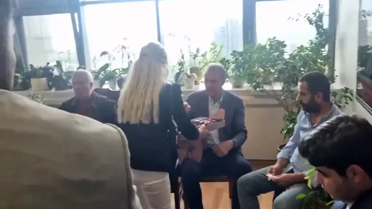 Foto - CHP’de "çikolata" krizi büyüyor! Özgür Özel’in ağlayarak suçladığı isimden şok cevap: Bana iftira attı