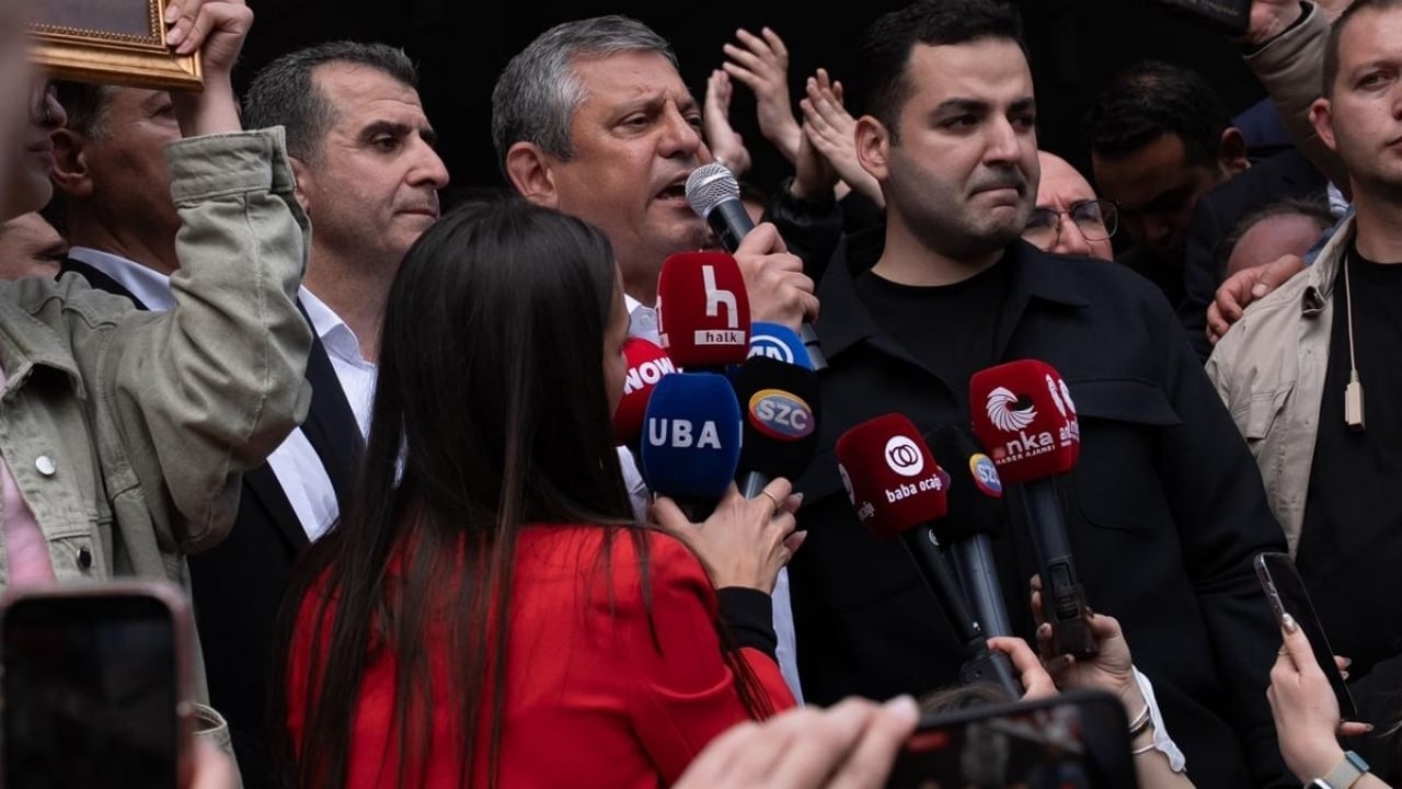 CHP’de ipler tamamen koptu! Yeni parti mi geliyor? Özgür Özel’den ezber bozan çıkış