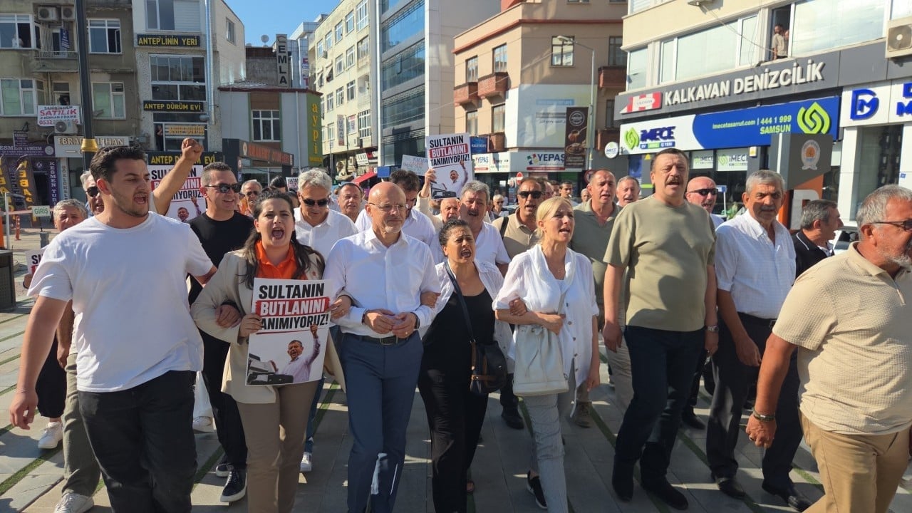 Foto - CHP'de koltuk kavgası sokağa taştı! Genel merkez tarafından görevden alınan CHP yönetimi isyan bayrağını açtı!