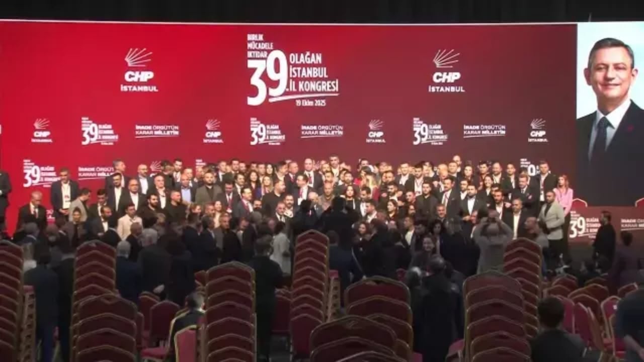 Foto - CHP’de olaylı kongre! İşte başkanlık koltuğuna oturan isim