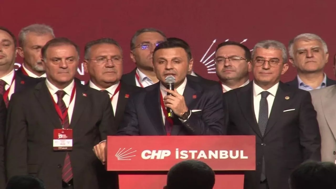 Foto - CHP’de olaylı kongre! İşte başkanlık koltuğuna oturan isim