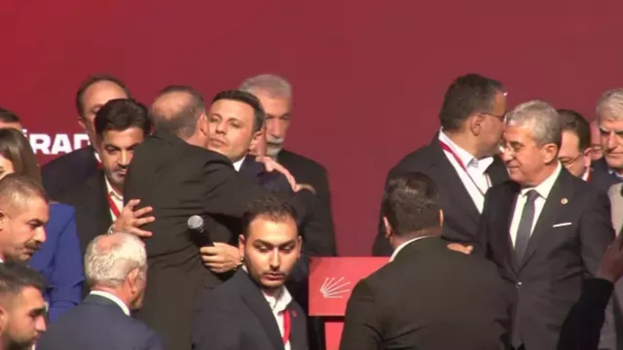 Foto - CHP’de olaylı kongre! İşte başkanlık koltuğuna oturan isim