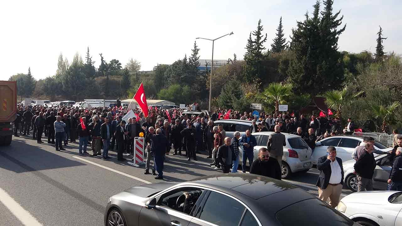 Foto - CHP'den istifa etti krallar gibi karşılandı: Özgür Özel'e lanet okudu