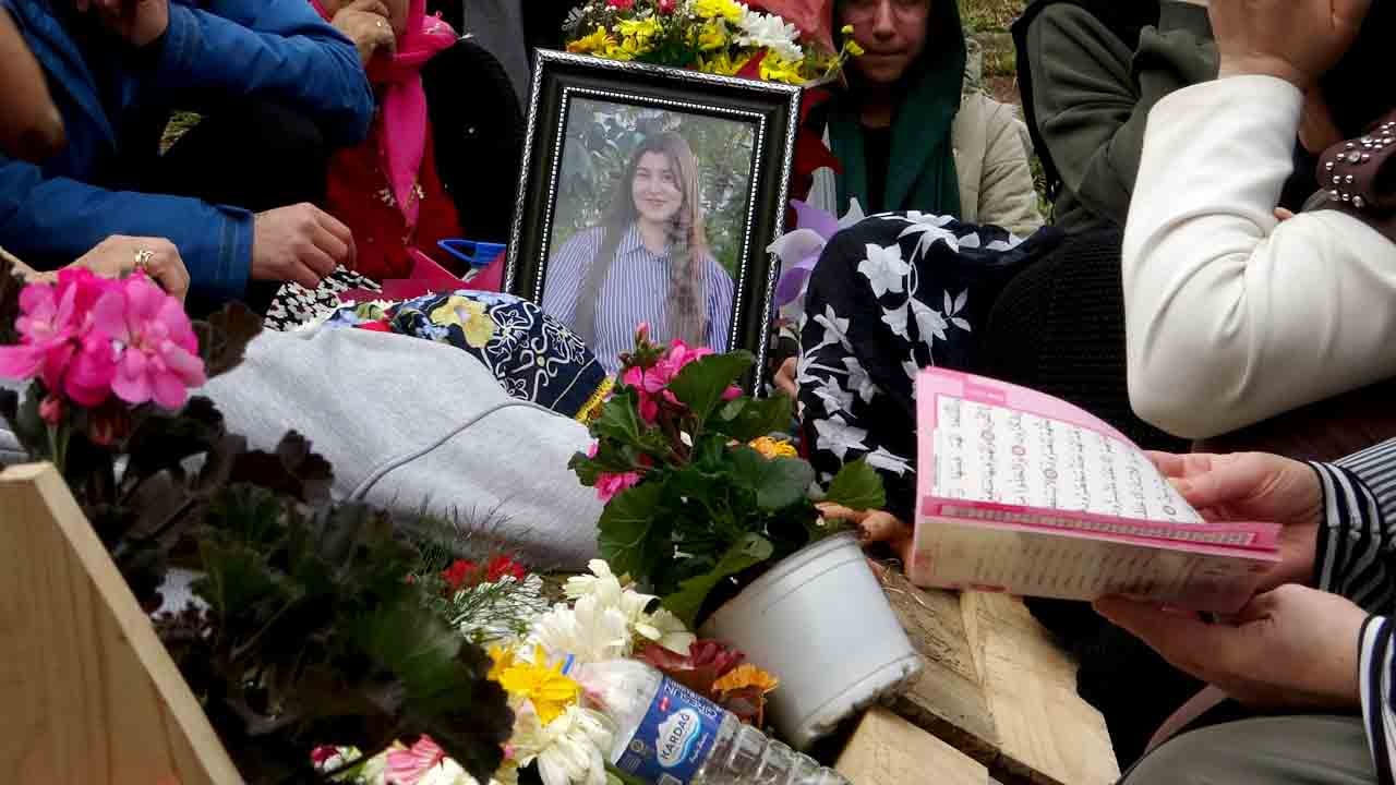 Foto - CHP’li başkanın tacizine uğramıştı: Tuana’nın mezarında yürekler yandı