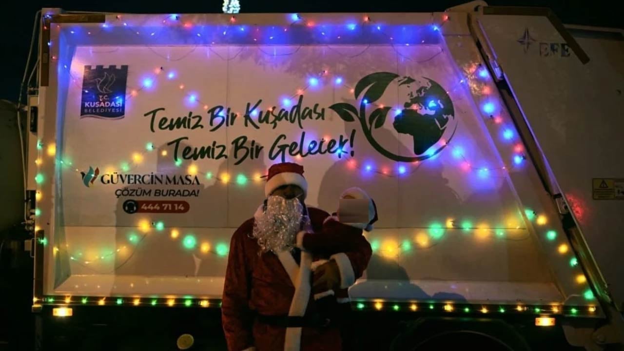 Foto - CHP’li belediye çöpçülere ‘Noel Baba’ kostümü giydirdi