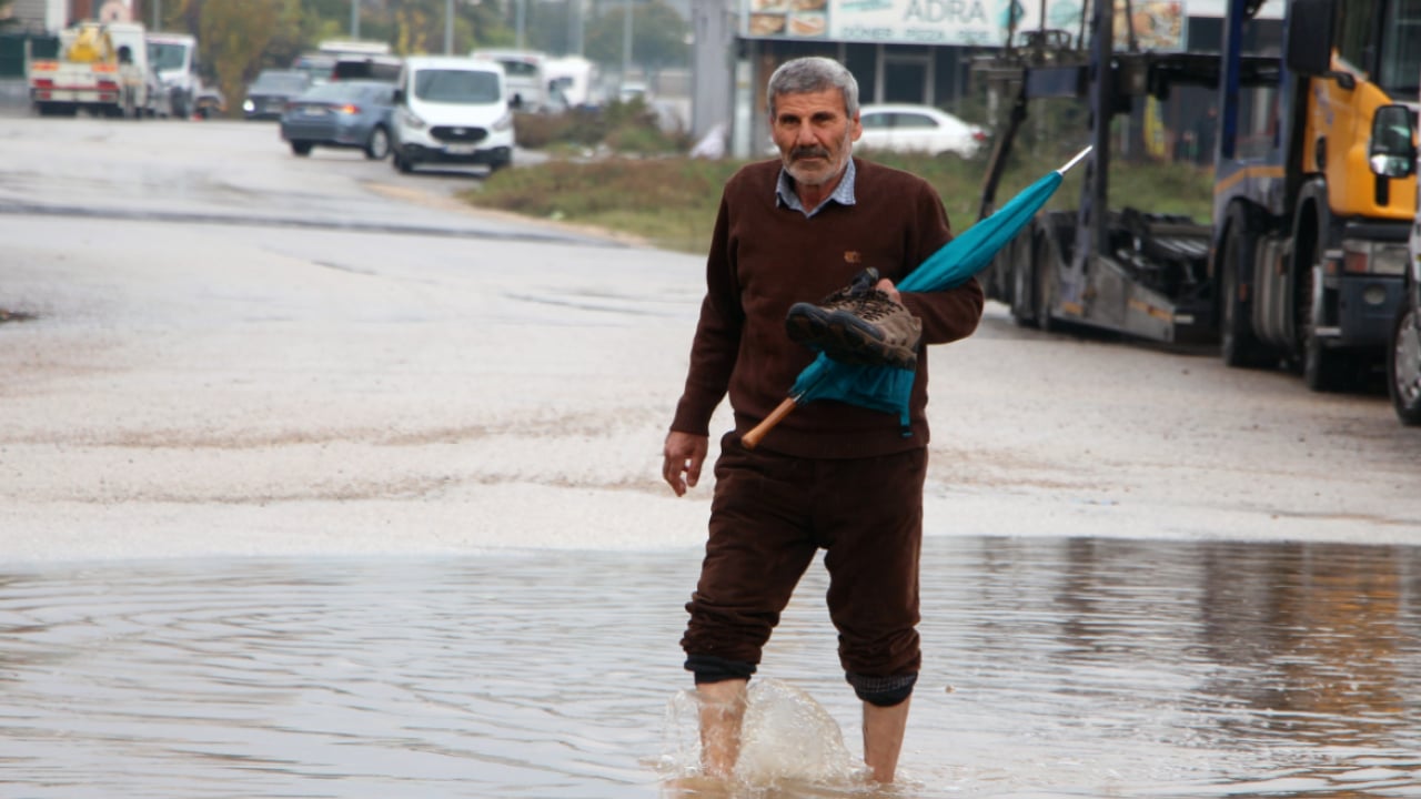 Foto - CHP’li belediye yine sınıfta kaldı: Bu da vatandaş icadı köprü