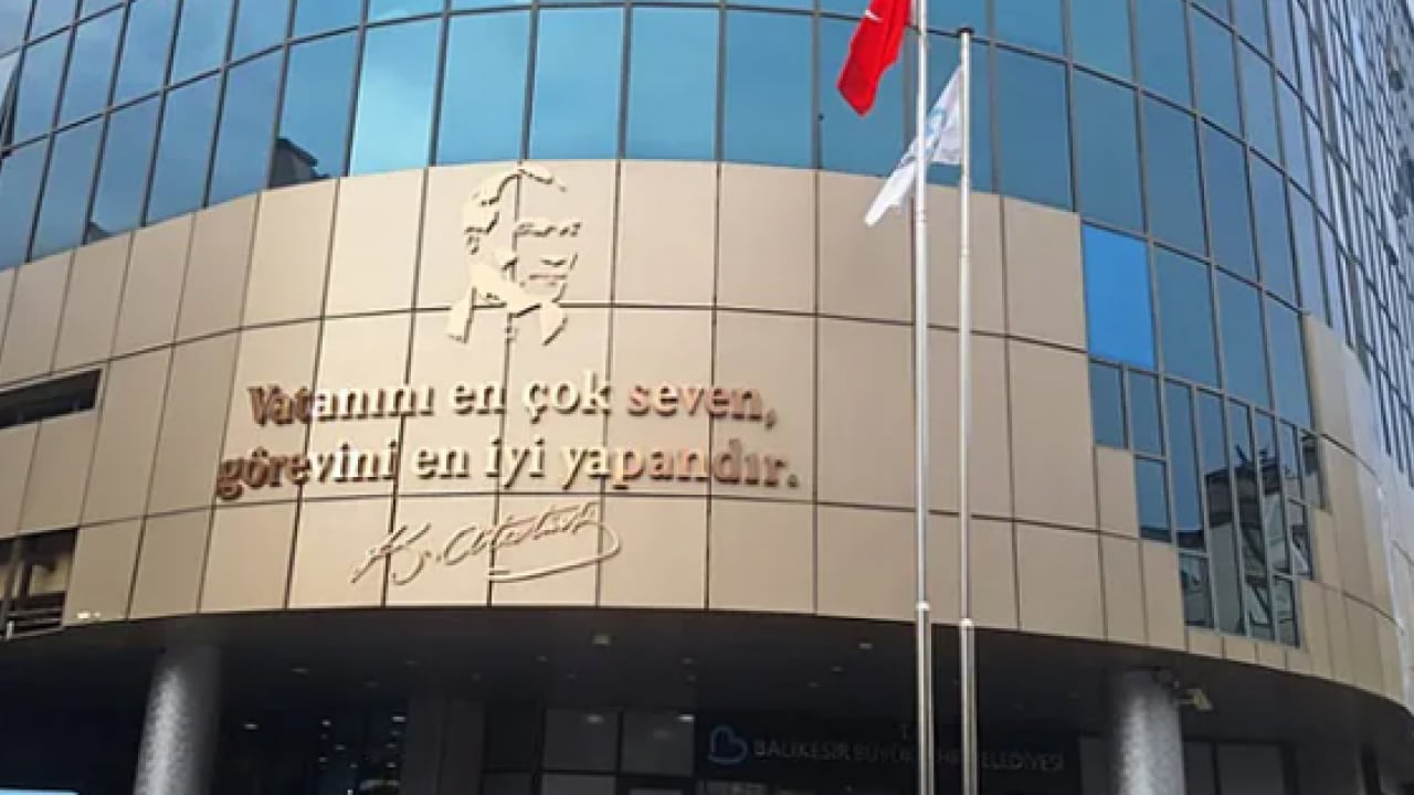 Foto - CHP'li belediyede 480 milyonluk vurgun: Halkın parasını kalp logosu ile çöpe attılar!